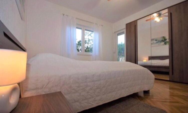 Apartment Deni *