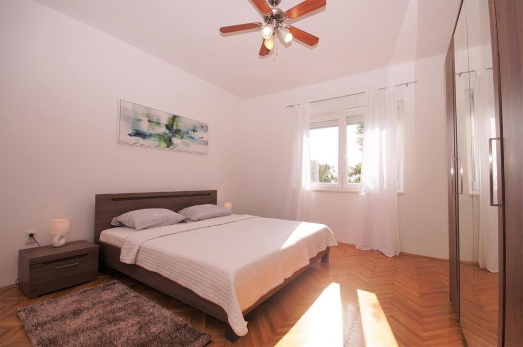 Deni Apartment *