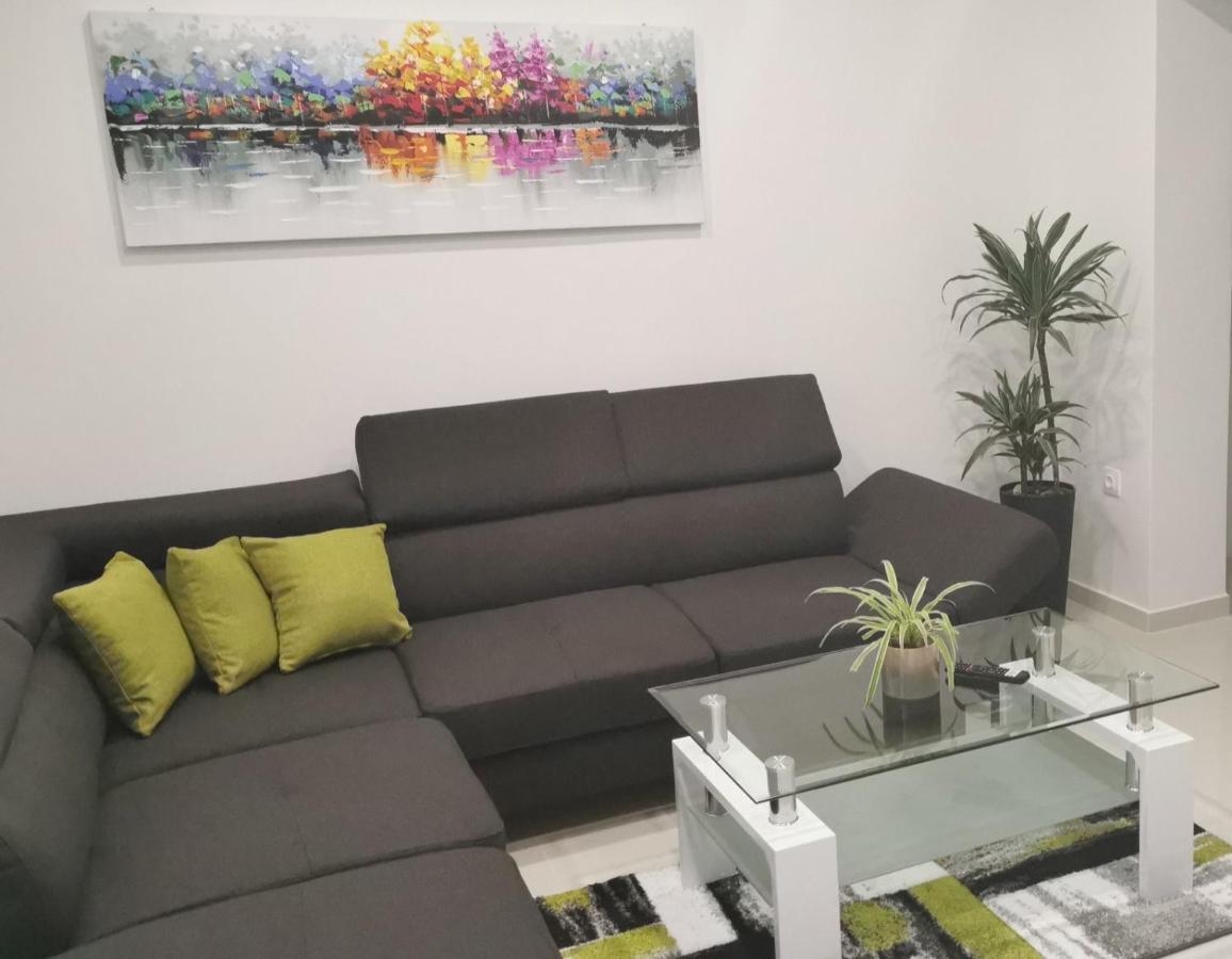 Deni Apartment