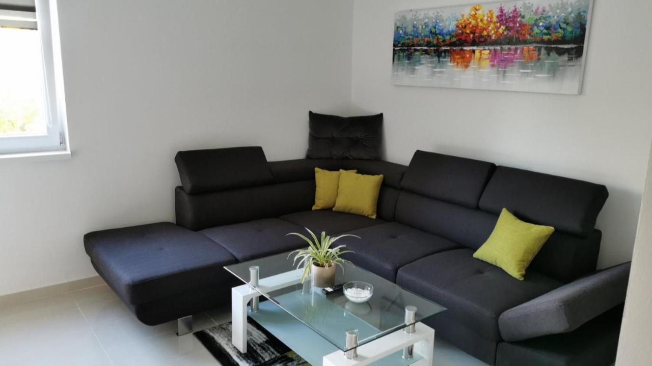 Deni Apartment