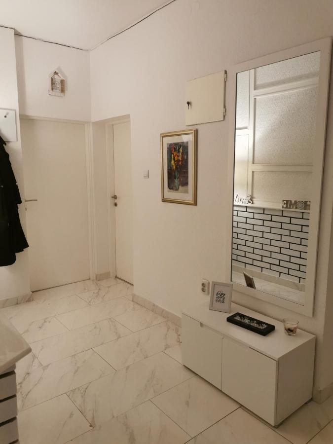 Deni Apartment *